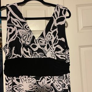 Tank top style short black and white dress